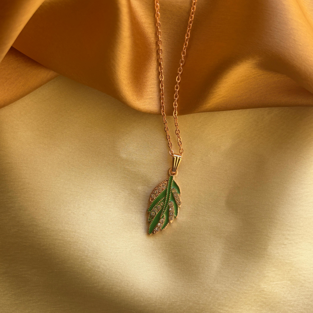 4-Piece Pendant Necklace Gift Hamper – A Thoughtful Surprise