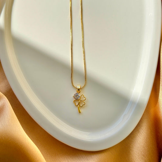 4-Leaf Clover Crystal Pendant – A Perfect Blend of Style and Trend