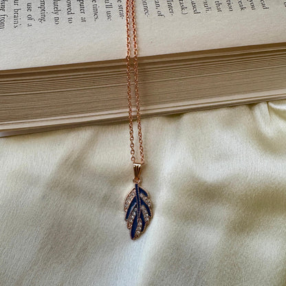 Fall in Love with Every Detail – Set of 8 unique fashion pendants + Extras