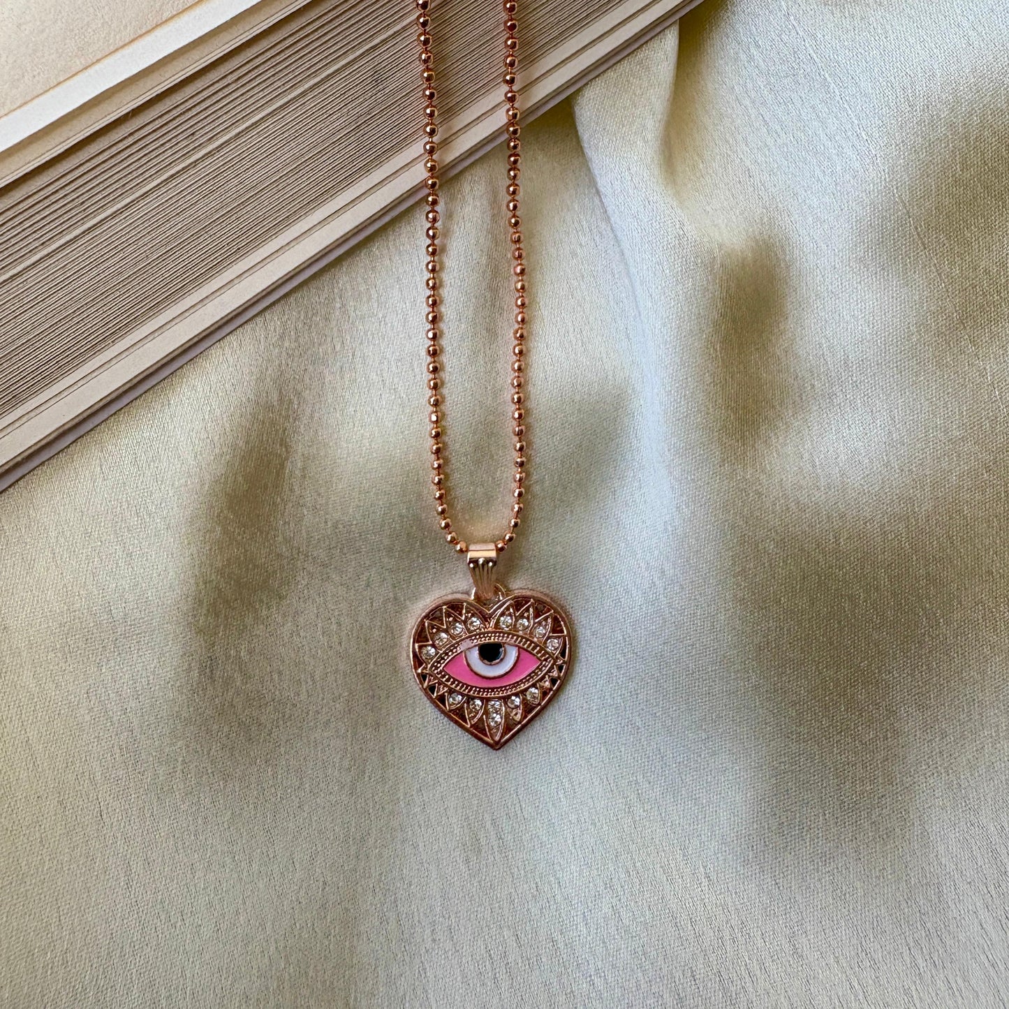 Fall in Love with Every Detail – Set of 8 unique fashion pendants + Extras