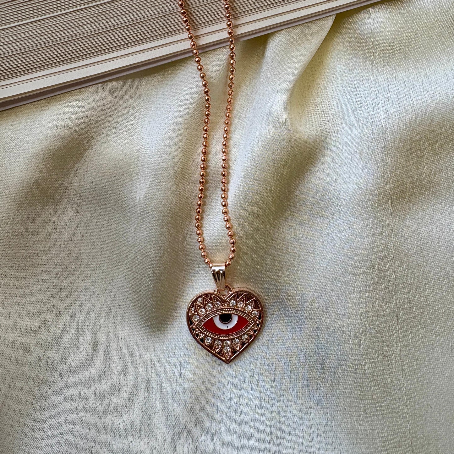 Fall in Love with Every Detail – Set of 8 unique fashion pendants + Extras
